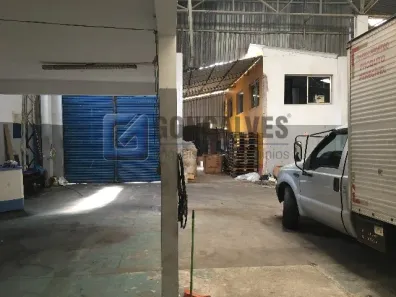 Galpão / Depósito / Armazém para alugar, 915m² no Piraporinha, Diadema