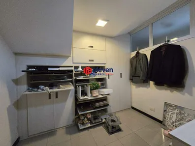 Fazenda / Sítio / Chácara com 5 Quartos à venda, 274m² no Embaré, Santos