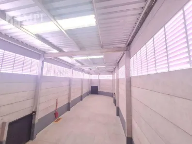 Galpão / Depósito / Armazém para alugar, 930m² no Portão, Arujá