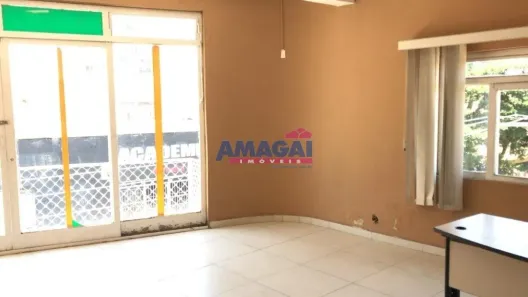 Casa Comercial para alugar, 376m² no Centro, Jacareí