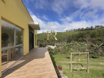 Fazenda / Sítio / Chácara com 3 Quartos à venda, 136m² no Centro, Guararema