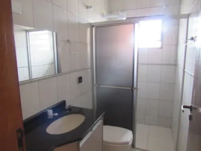 Casa com 3 Quartos para alugar, 130m² no Jardim Caviúna, Rolândia
