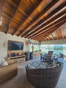 Fazenda / Sítio / Chácara com 4 Quartos à venda, 269m² no , Igaratá