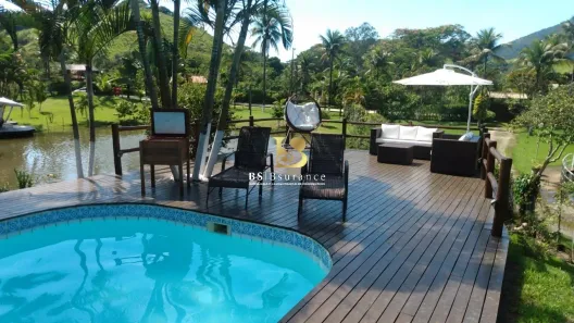 Fazenda / Sítio / Chácara com 4 Quartos à venda, 500m² no Centro, Cachoeiras de Macacu