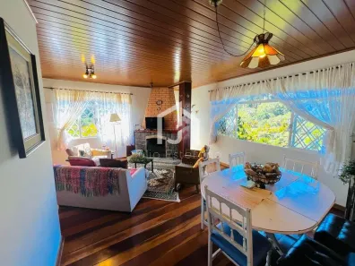 Casa de Condomínio com 4 Quartos à venda, 170m² no Vale Encantado, Campos do Jordão