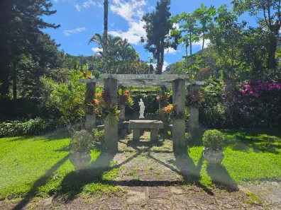 Casa com 4 Quartos para alugar, 800m² no Castelanea, Petrópolis