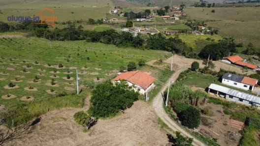 Fazenda / Sítio / Chácara com 4 Quartos à venda, 180m² no Chácara Marambaia, Caçapava