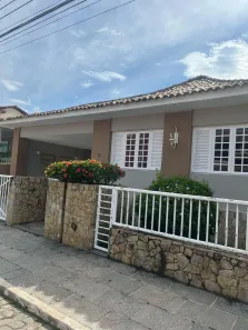 Casa de Condomínio com 3 Quartos para venda ou aluguel, 274m² no Parque Califórnia, Campos dos Goytacazes