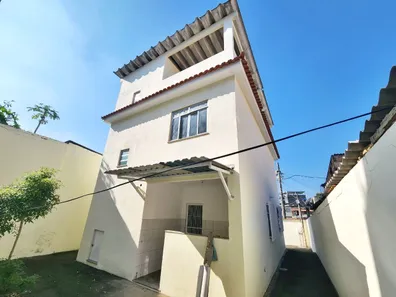 Casa com 3 Quartos à venda, 195m² no Rosa dos Ventos, Nova Iguaçu