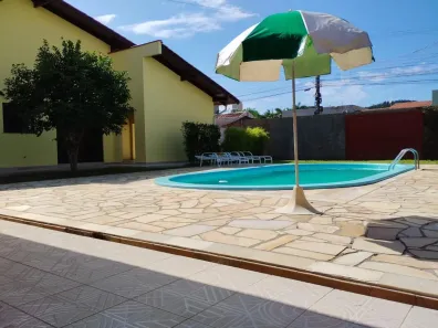 Casa com 3 Quartos para alugar, 200m² no São Francisco de Assis, Camboriú