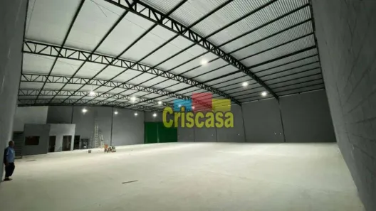 Galpão / Depósito / Armazém para alugar, 750m² no Cidade Praiana, Rio das Ostras