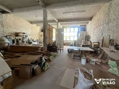 Galpão / Depósito / Armazém à venda, 600m² no São Benedito, Uberaba