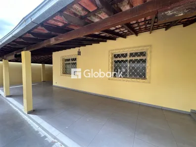 Casa com 4 Quartos para alugar, 150m² no Major Prates, Montes Claros