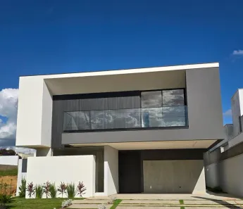 Sobrado com 4 Quartos à venda, 325m² no Universidade, Vitória da Conquista