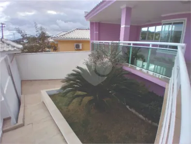 Casa de Vila com 4 Quartos à venda, 227m² no Bacaxá (Bacaxá), Saquarema