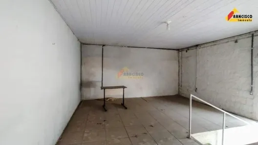 Galpão / Depósito / Armazém à venda, 700m² no Santo Antônio, Divinópolis