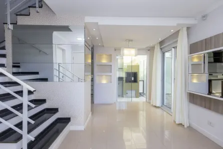 Sobrado com 3 Quartos para alugar, 104m² no Uberaba, Curitiba