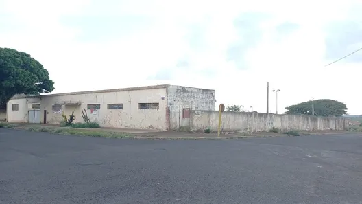 Galpão / Depósito / Armazém para venda ou aluguel, 513m² no Jardim Universal, Araraquara