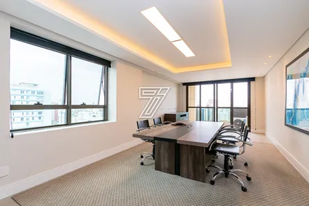 Conjunto Comercial / Sala para alugar, 201m² no Centro, Curitiba