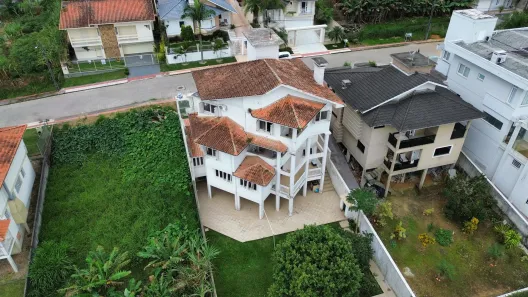 Casa com 4 Quartos para alugar, 336m² no Comerciário, Criciúma