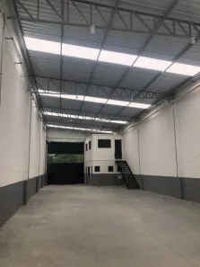 Galpão / Depósito / Armazém para alugar, 300m² no Vila Varela, Poá