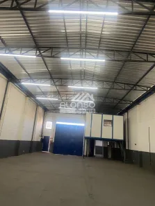 Galpão / Depósito / Armazém para venda ou aluguel, 350m² no Parque Laguna, Taboão da Serra