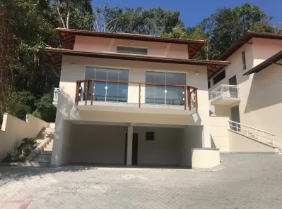 Casa de Condomínio com 3 Quartos para alugar, 200m² no Cônego, Nova Friburgo