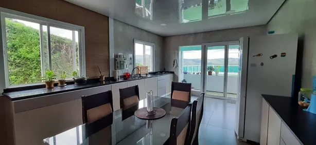 Fazenda / Sítio / Chácara com 7 Quartos à venda, 700m² no , Mairinque
