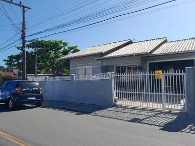Casa com 2 Quartos para alugar, 80m² no Centro, Penha