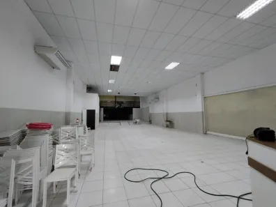 Galpão / Depósito / Armazém para alugar, 670m² no Centro, Belford Roxo