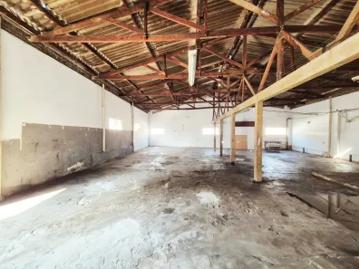 Galpão / Depósito / Armazém para venda ou aluguel, 250m² no Campos Elíseos, Resende