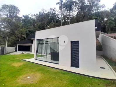 Casa de Condomínio com 3 Quartos para venda ou aluguel, 180m² no Cumbari, Mairiporã
