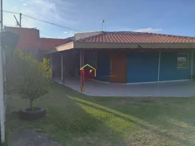 Fazenda / Sítio / Chácara com 4 Quartos para venda ou aluguel, 600m² no Piracangaguá, Taubaté