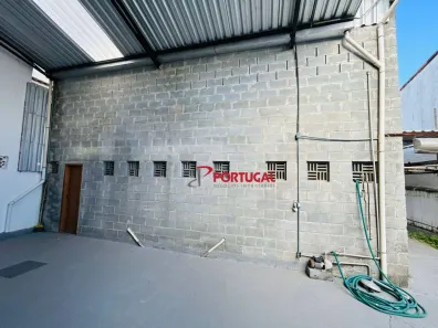 Galpão / Depósito / Armazém para alugar, 200m² no Riviera Fluminense, Macaé