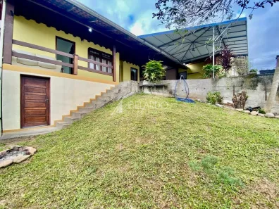 Casa com 3 Quartos para alugar, 219m² no Água Verde, Blumenau