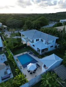 Casa de Condomínio com 4 Quartos para venda ou aluguel, 415m² no Busca Vida (Abrantes), Camaçari