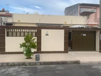 Casa com 4 Quartos à venda, 290m² no Grageru, Aracaju