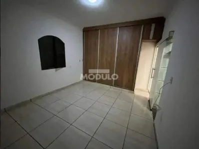 Casa com 2 Quartos para alugar, 140m² no Morumbi, Uberlândia