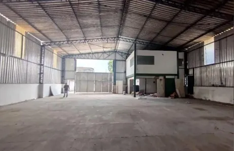 Galpão / Depósito / Armazém para alugar, 800m² no Crespo, Manaus