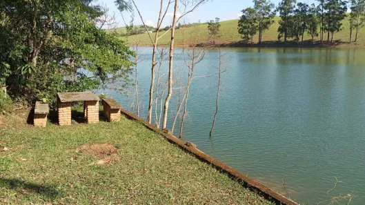 Fazenda / Sítio / Chácara com 3 Quartos à venda, 1050m² no , Igaratá