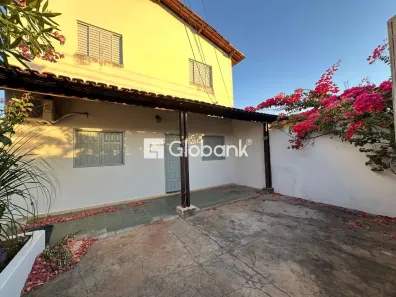 Casa com 3 Quartos para alugar, 105m² no Funcionários, Montes Claros