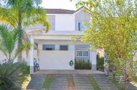 Casa de Condomínio com 3 Quartos para alugar, 154m² no Morada da Colina, Resende