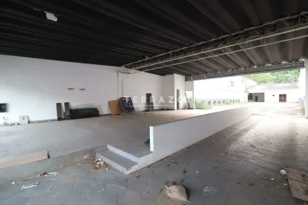 Galpão / Depósito / Armazém para alugar, 780m² no Várzea, Teresópolis