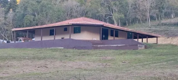 Fazenda / Sítio / Chácara com 3 Quartos à venda, 250m² no Rio Branco do Sul, Rio Branco do Sul