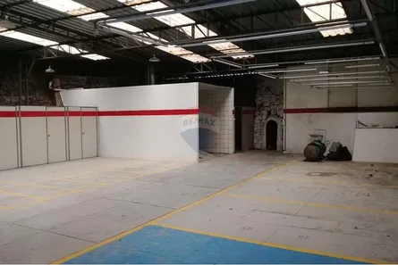 Galpão / Depósito / Armazém para alugar, 672m² no Coronel Veiga, Petrópolis