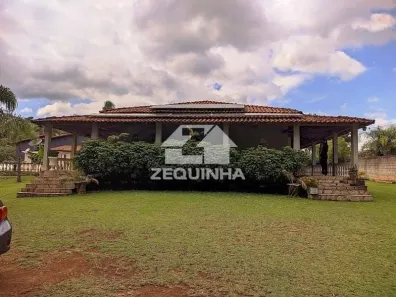Fazenda / Sítio / Chácara com 4 Quartos à venda, 350m² no Centro, Mairinque
