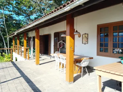 Casa de Condomínio com 3 Quartos para venda ou aluguel, 188m² no Praia Vermelha, Ubatuba