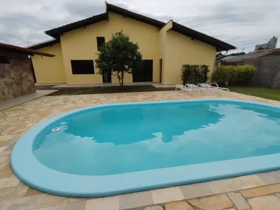 Casa com 3 Quartos para alugar, 200m² no São Francisco de Assis, Camboriú