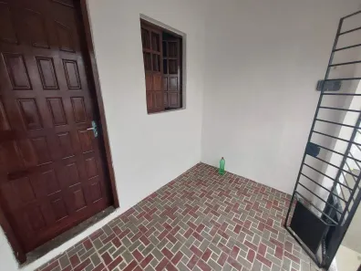 Casa com 3 Quartos para alugar, 150m² no Cordeiro, Recife
