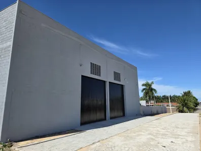 Galpão / Depósito / Armazém para alugar, 207m² no Candelária, Natal